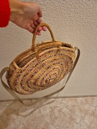 Cesta grande tejida con lentejuelas