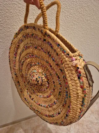 Cesta grande tejida con lentejuelas