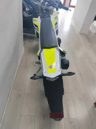 DERAPAGE 50 SUPERMOTARD Blanca/Amarilla