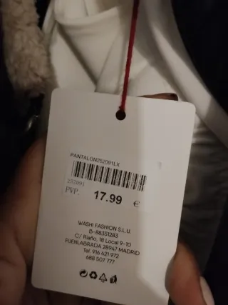 Conjunto de chaleco y pantalón blanco