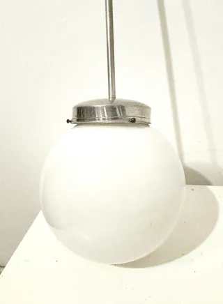 Lampadario sfera opalino anni '40