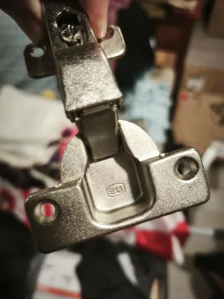 Bisagras para puertas 90 grados (1€ por unidad)