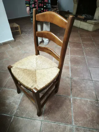 Mesa, 2 sillones y 4 Sillas Madera Maciza