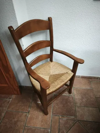 Mesa, 2 sillones y 4 Sillas Madera Maciza