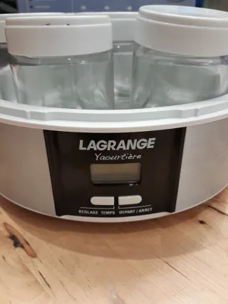 Yogurtera Lagrange en su caja original