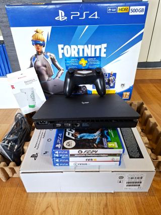 PS4 Slim 500Gb / Controller / Giochi / Scatola / Caricatore