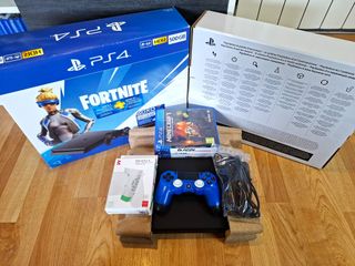 PS4 Slim 500Gb / Controller / Giochi / Scatola / Caricatore