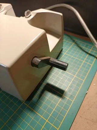 Teléfono antiguo beige y gris