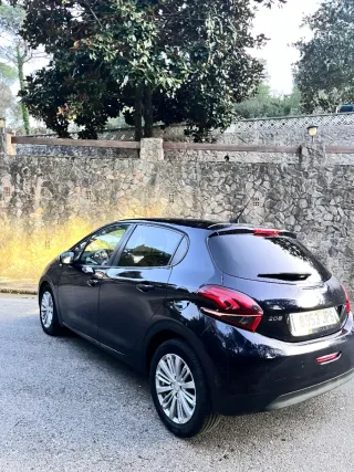 Peugeot 208 2016
