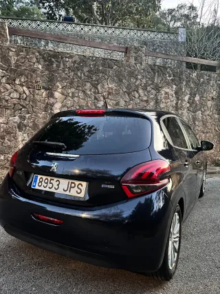 Peugeot 208 2016