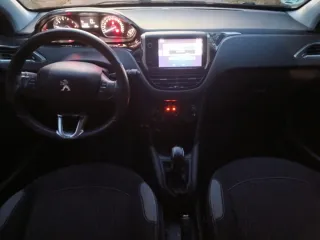 Peugeot 208 2016