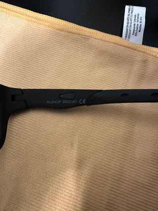 Gafas de sol negras y marrones