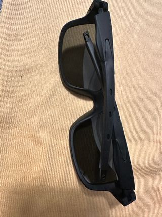 Gafas de sol negras y marrones