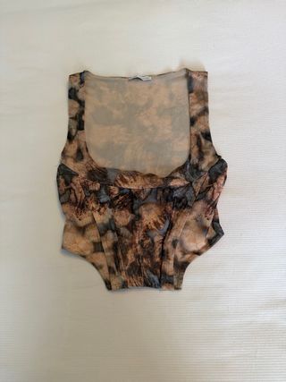 Top estampado marrón y multicolor