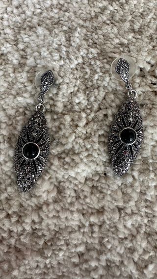 Pendientes largos vintage plateados y negros