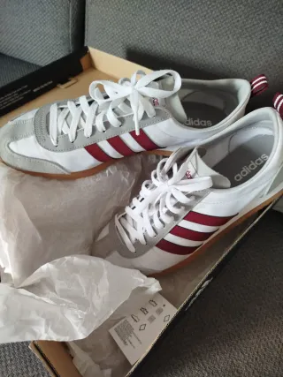 Zapatillas Adidas Blancas y Rojas