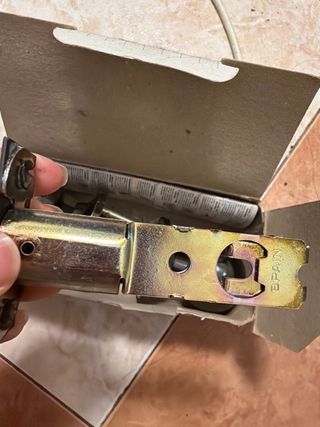 Manija de puerta negra