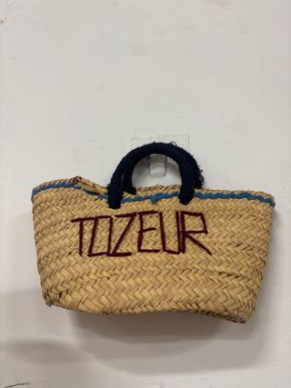 Cesta de Pascua bordada con pájaro