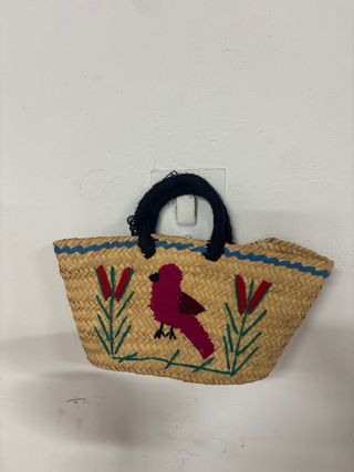Cesta de Pascua bordada con pájaro
