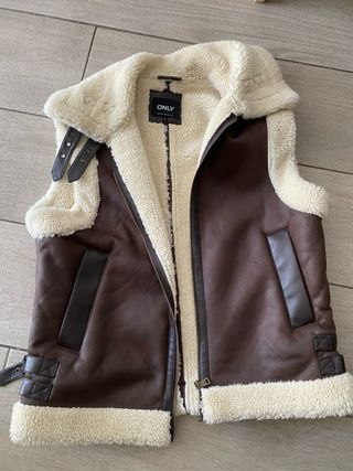 Chaleco ONLY efecto piel y borreguito