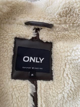 Chaleco ONLY efecto piel y borreguito