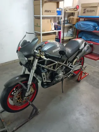 Ducati Monster S4 916