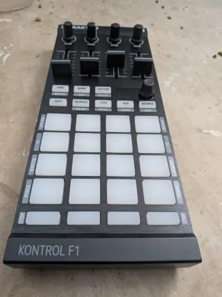Native Instruments Traktor Kontrol F1