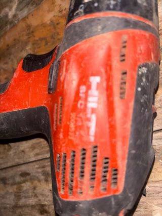 Taladro Hilti SFC 14-A con una batería