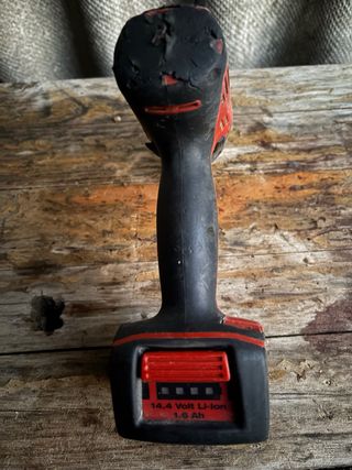 Taladro Hilti SFC 14-A con una batería