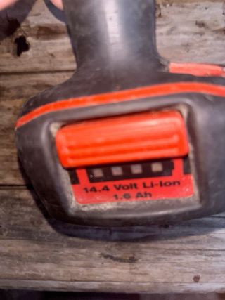 Taladro Hilti SFC 14-A con una batería