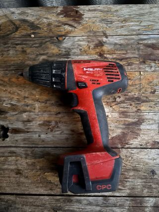 Taladro Hilti SFC 14-A con una batería