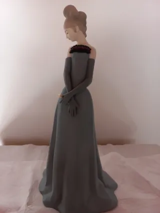 Lladro Preparada para el Baile, Pieza anual 2017