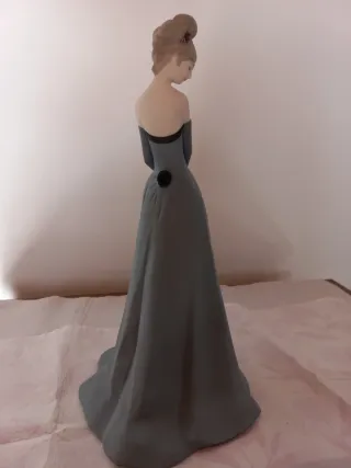 Lladro Preparada para el Baile, Pieza anual 2017
