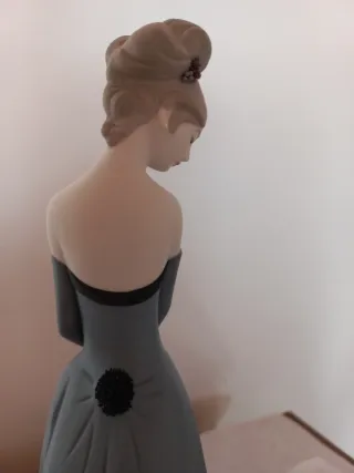 Lladro Preparada para el Baile, Pieza anual 2017