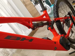 Bicicleta eléctrica doble suspensión BH