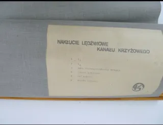 Tabla médica polaca 1950-1960, en cuero artificial