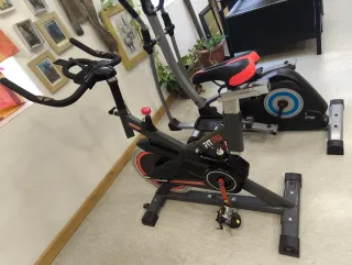 Bicicleta Estática Negra y Roja