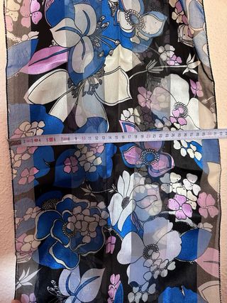 Pañuelo floral azul y morado
