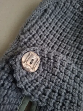 Pantufas cinzentas de malha com botão