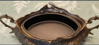 Centro decorativo antiguo con asas