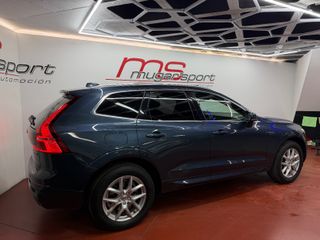 Volvo XC60 2.0 T8 AWD Momentum Auto