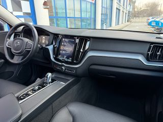 Volvo XC60 2.0 T8 AWD Momentum Auto