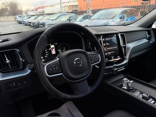 Volvo XC60 2.0 T8 AWD Momentum Auto