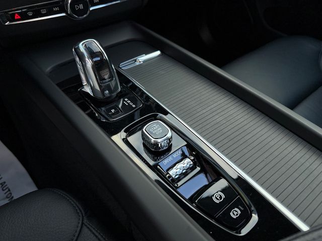 Volvo XC60 2.0 T8 AWD Momentum Auto