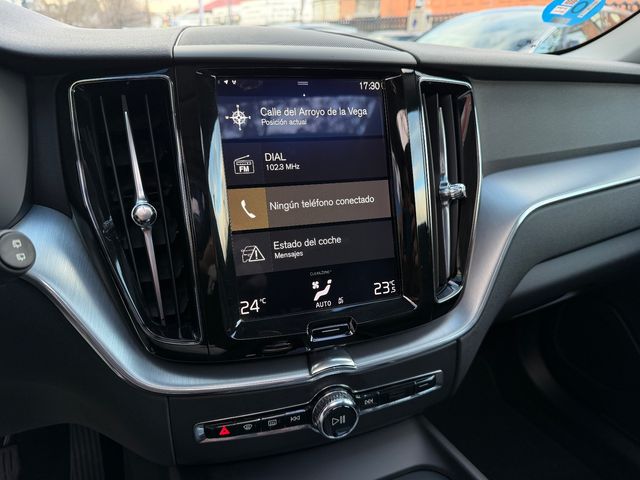 Volvo XC60 2.0 T8 AWD Momentum Auto