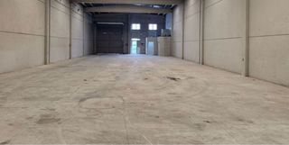 Busco nave para alquiler