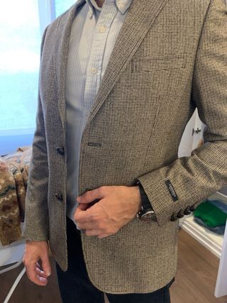 Chaqueta americana marrón y gris