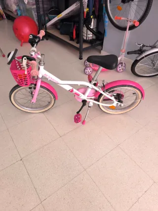 Bicicleta infantil rosa y blanca