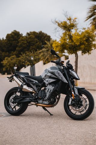 KTM DUKE 790 2024 Negra/Gris