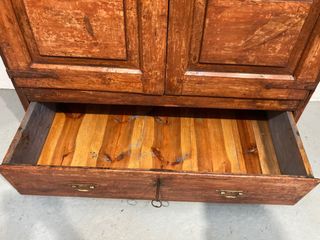 Armario antiguo restaurado madera